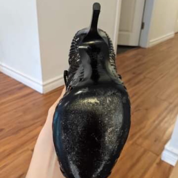 Alexander McQueen, Butterfly Lace Pattern, Size 8 - Picture 4 of 4